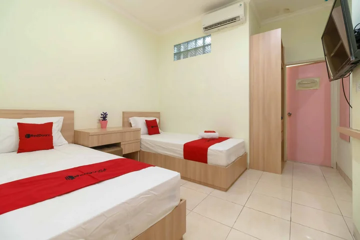 Депок: RedDoorz Syariah @ Cinere Depok
