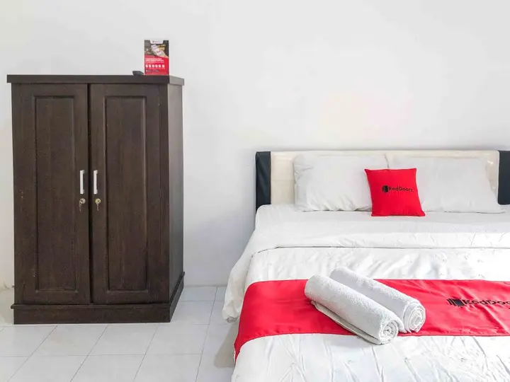 Бату: RedDoorz near Eco Green Park Batu