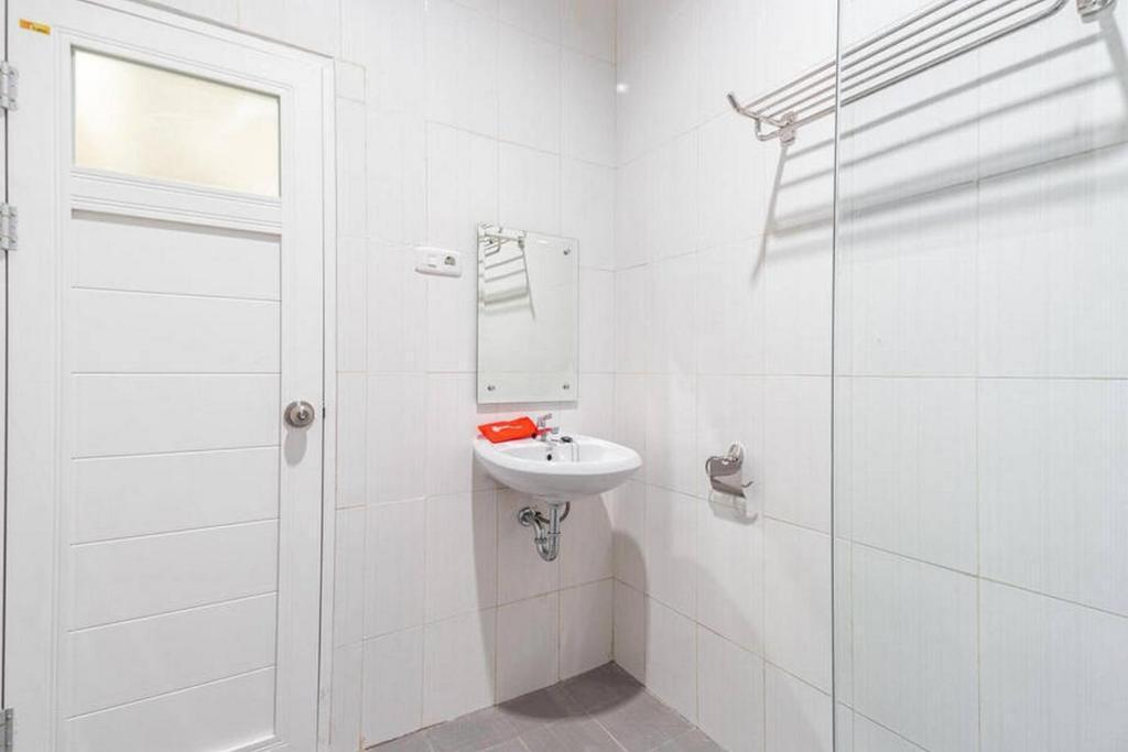 Медан: RedDoorz near RS Royal Prima Medan 2