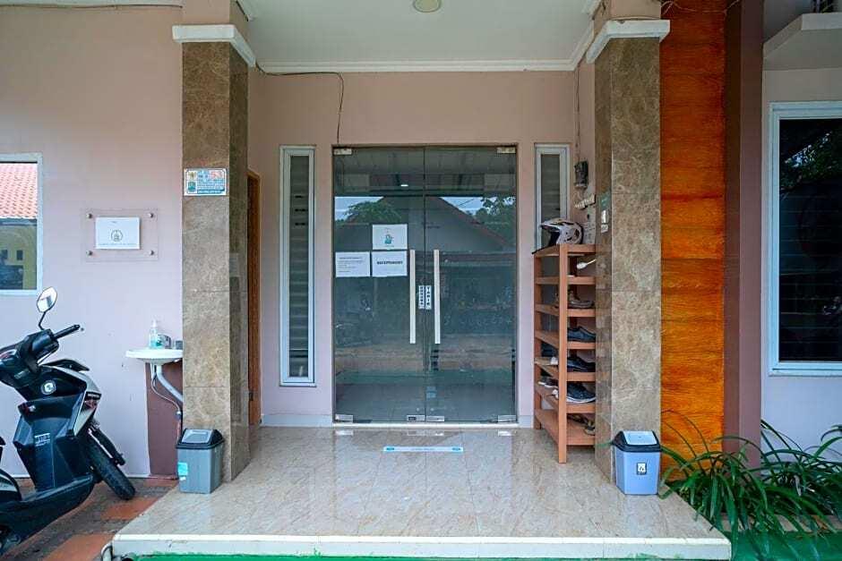 RedDoorz Syariah near Kota Cinema Mall Jatiasih — фото 5