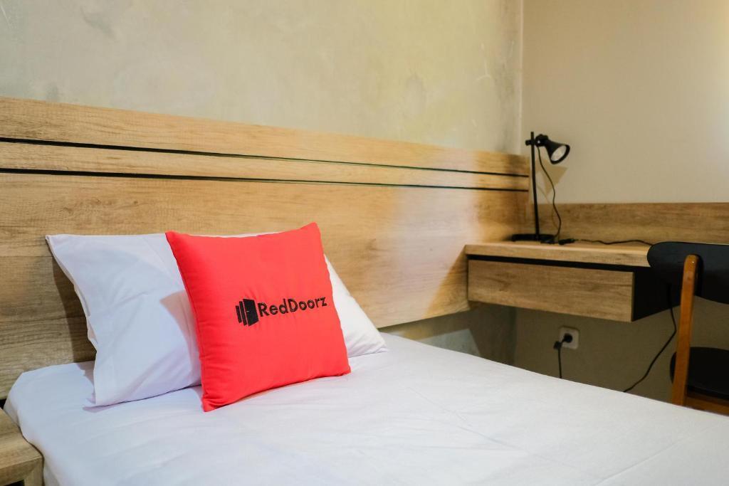 RedDoorz near Trans Studio Mall Cibubur 3 — фото 3