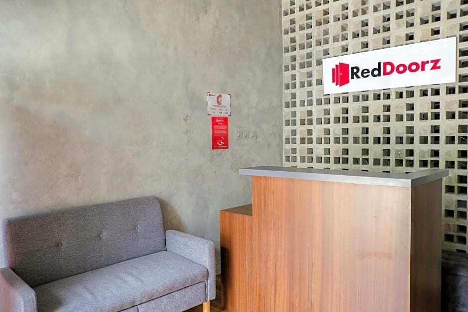 Депок: RedDoorz near Trans Studio Mall Cibubur 3