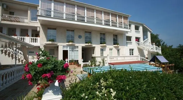Николаевка: Semejnyij Guest House