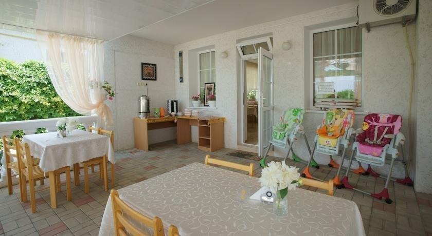 Николаевка: Semejnyij Guest House