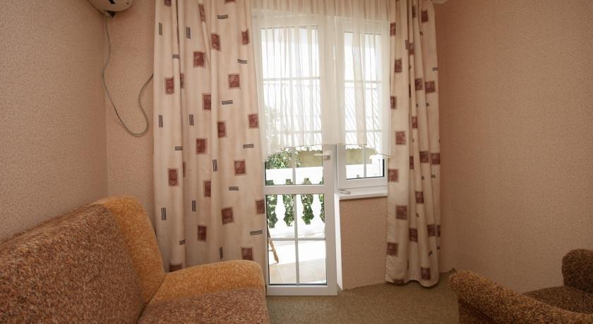 Николаевка: Semejnyij Guest House