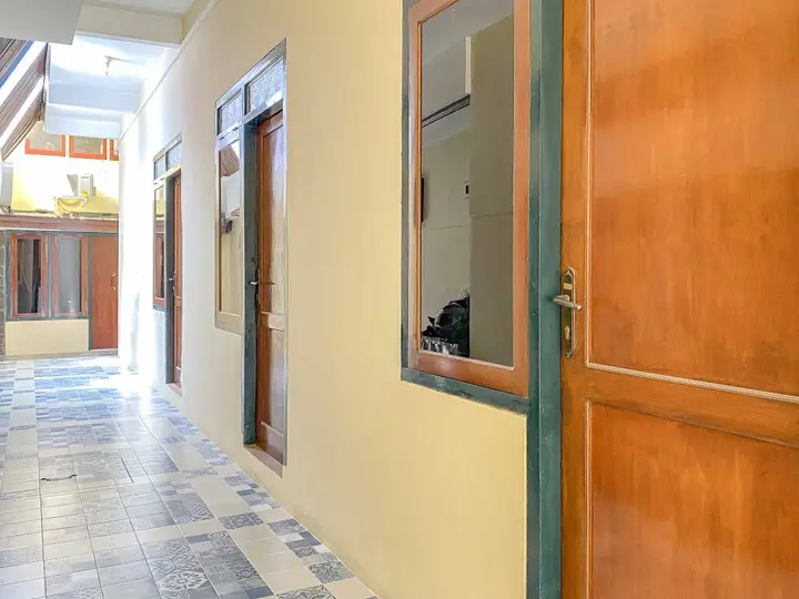 Маланг: Tini's Guest House Malang RedPartner
