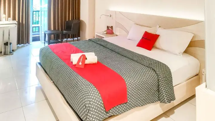 RedDoorz Premium @ Jalan Veteran Bojonegoro — фото 3