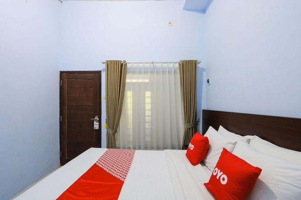 Баньюванги: OYO 2453 Artha Graha Vip