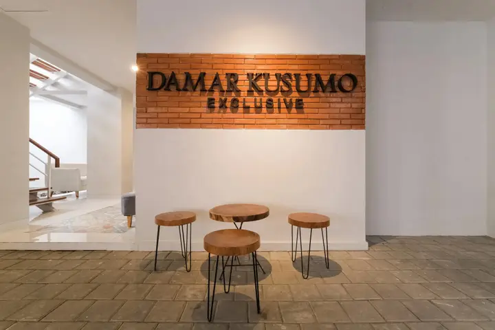 Super OYO Collection O 90023 Damar Kusumo Guest House — фото 6