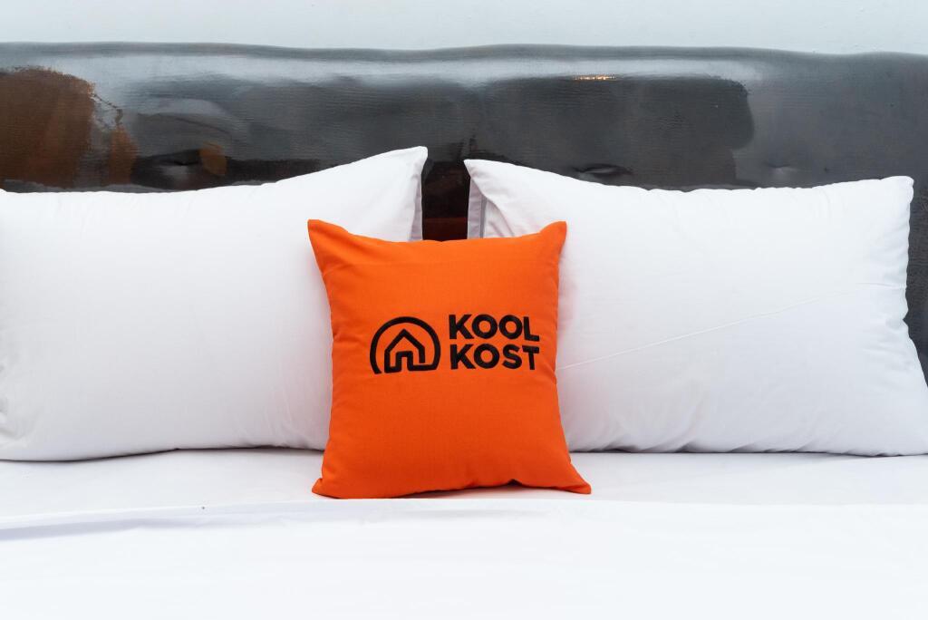 Петумбак: KoolKost near Politeknik Pariwisata Medan