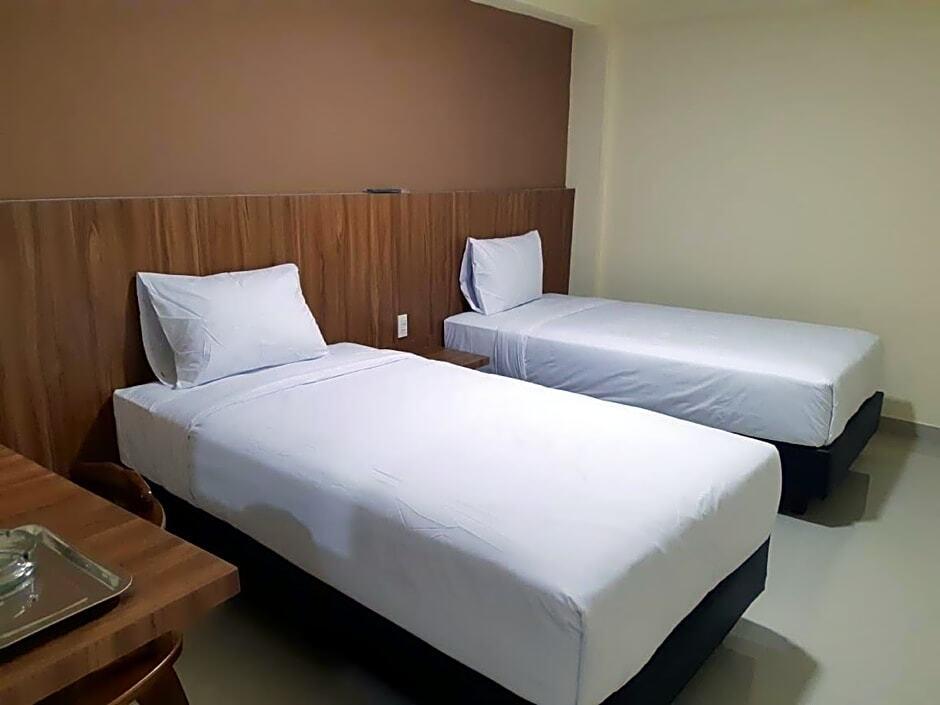 Тарутунг: Hotel Grand Kenari