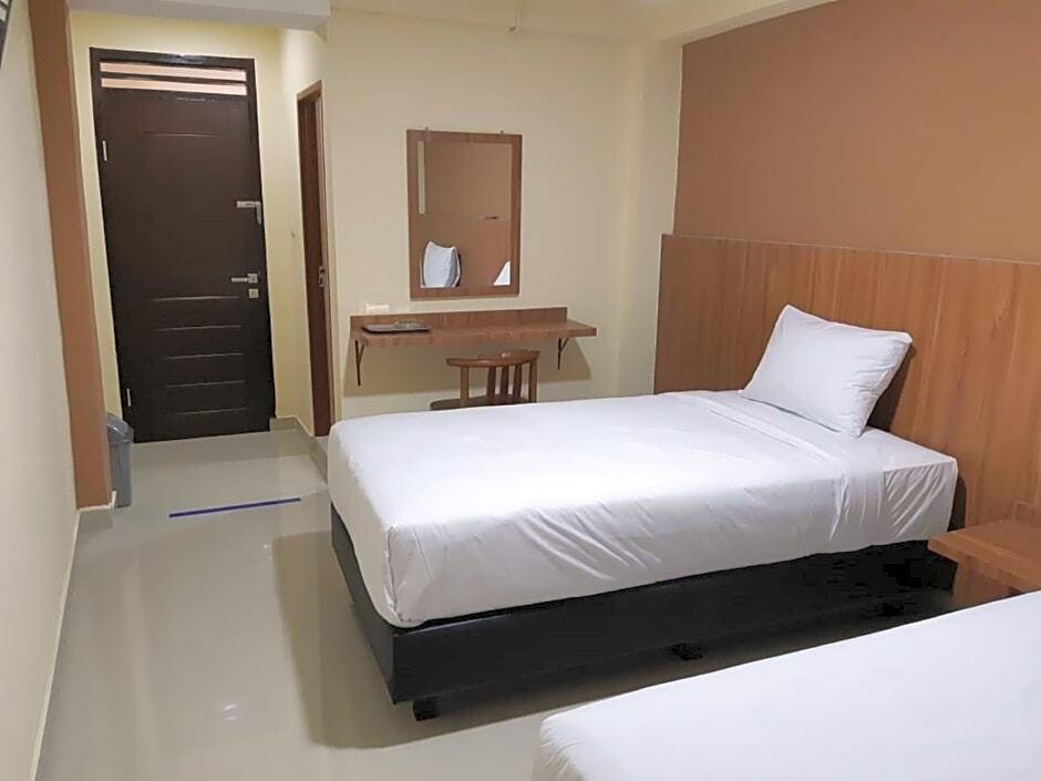 Тарутунг: Hotel Grand Kenari
