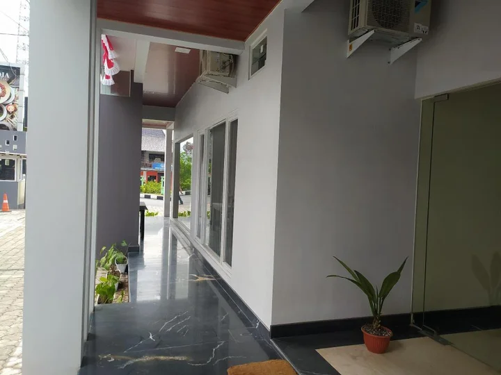 Бату: Akor Guest House