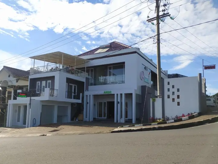 Бату: Akor Guest House