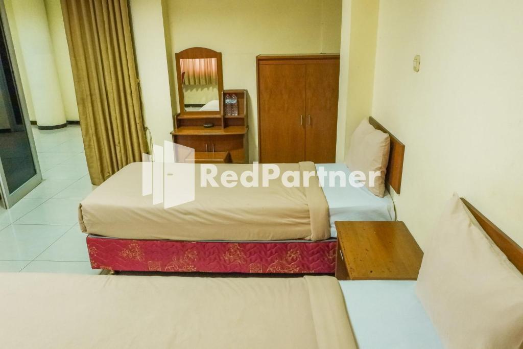 Бандунг: Grand Kembar Hotel RedPartner