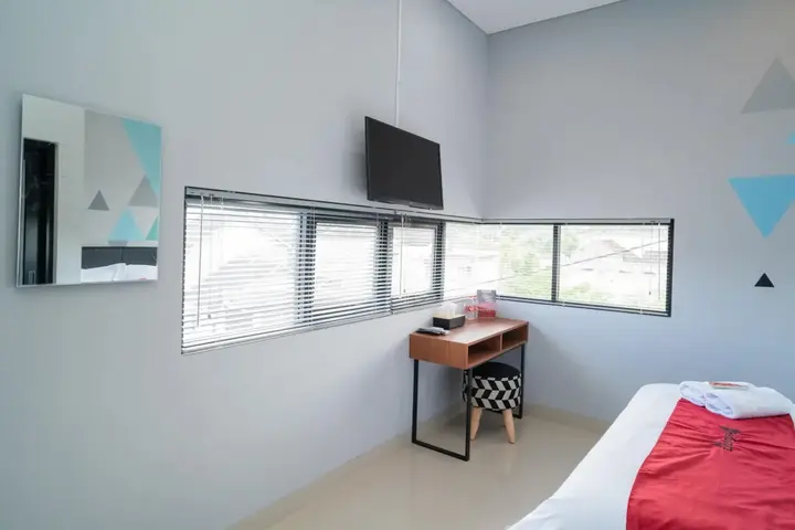 Батуретно: RedDoorz near Sindu Kusuma Edupark 3