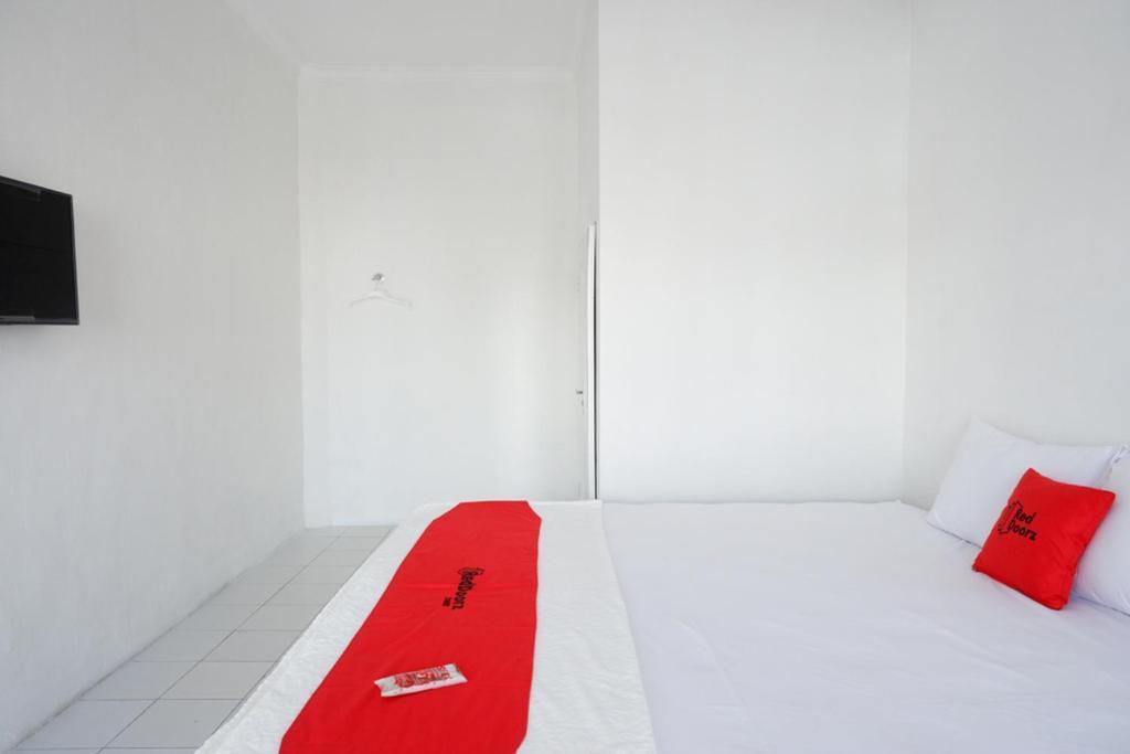 Сукохарджо: RedDoorz Plus near UMS Solo
