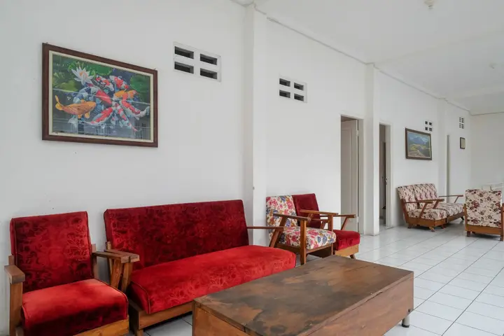 Сукохарджо: RedDoorz Plus near UMS Solo