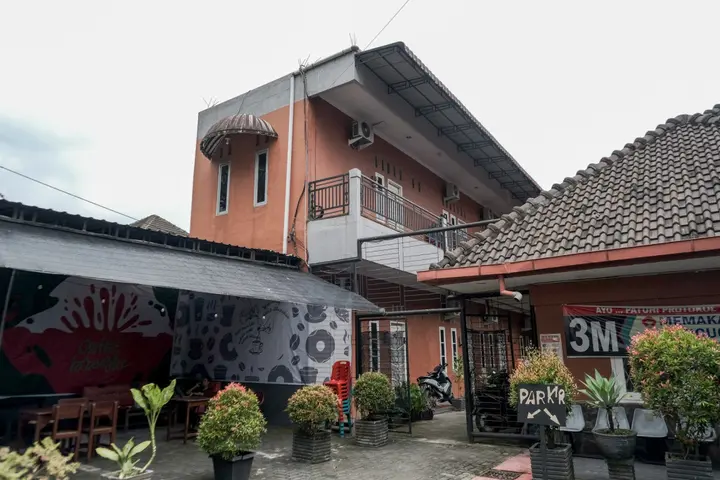 Медан: Djaboerigin Mongonsidi Guest House RedPartner