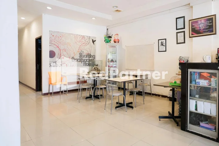 Сурабая: Sparkling Hotel RedPartner