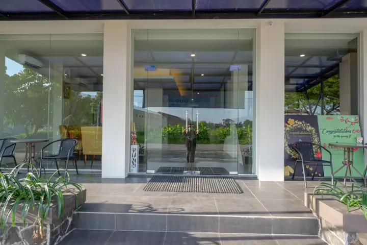 Сукохарджо: RedDoorz Plus near Solo Baru