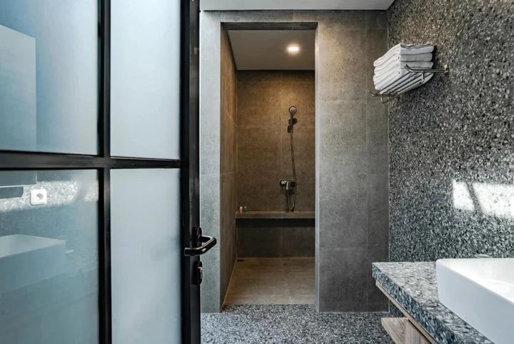 Сукохарджо: LOA Living Solo Baru