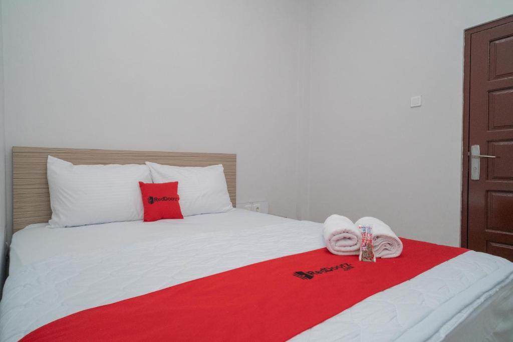 Банджармасин: RedDoorz Syariah near Jalan Ahmad Yani Banjarmasin 3