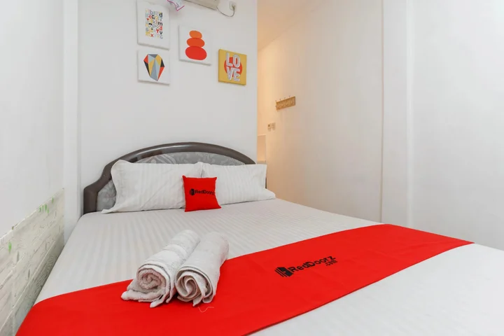 Депок: RedDoorz near RS Mitra Keluarga Depok