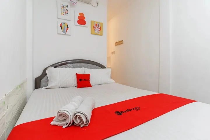 Депок: RedDoorz near RS Mitra Keluarga Depok