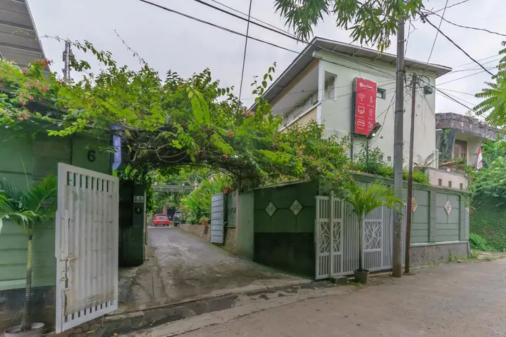 Депок: RedDoorz near RS Mitra Keluarga Depok