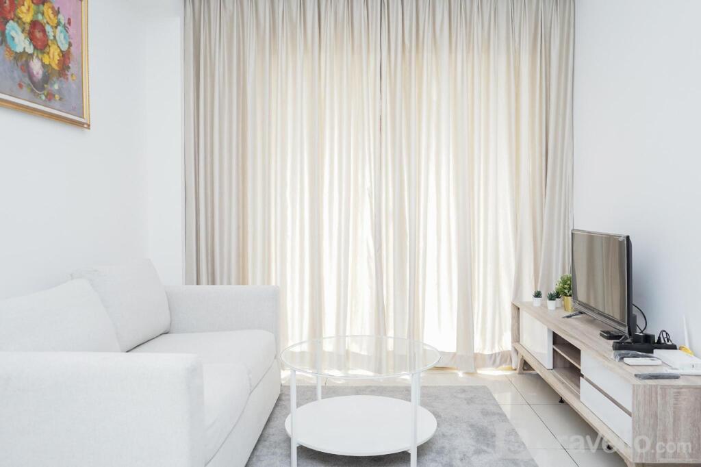 Legok: Homey and Comfy 1BR at M-Town Signature Apartment By Travelio