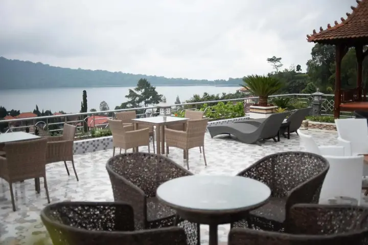 Батурити: hotel de danau lake view