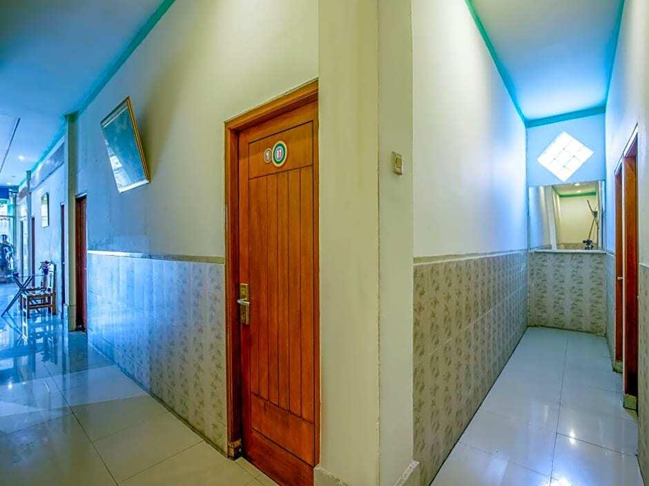 Тангеранг: Hotel Sahabat