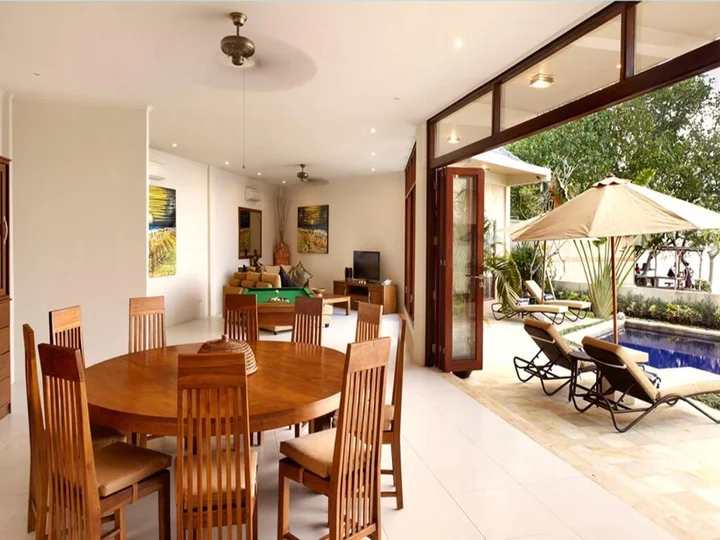 Каликбукбук: Lovina Beachhouse Villas
