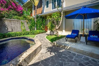 Каликбукбук: Lovina Beachhouse Villas