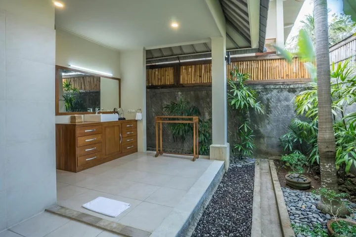 Каликбукбук: Lovina Beachhouse Villas