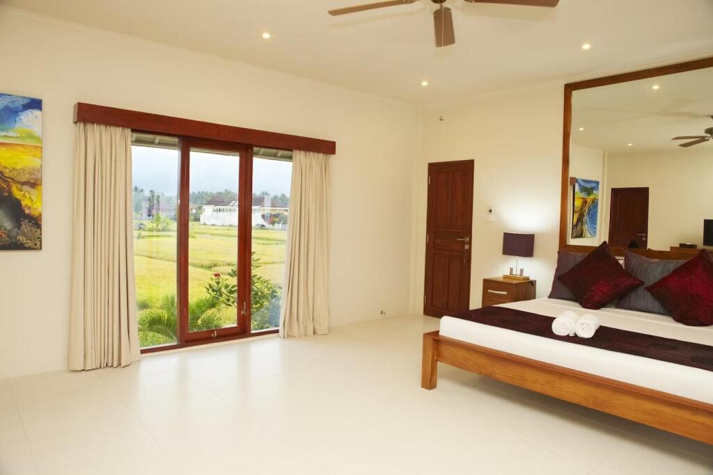 Каликбукбук: Lovina Beachhouse Villas