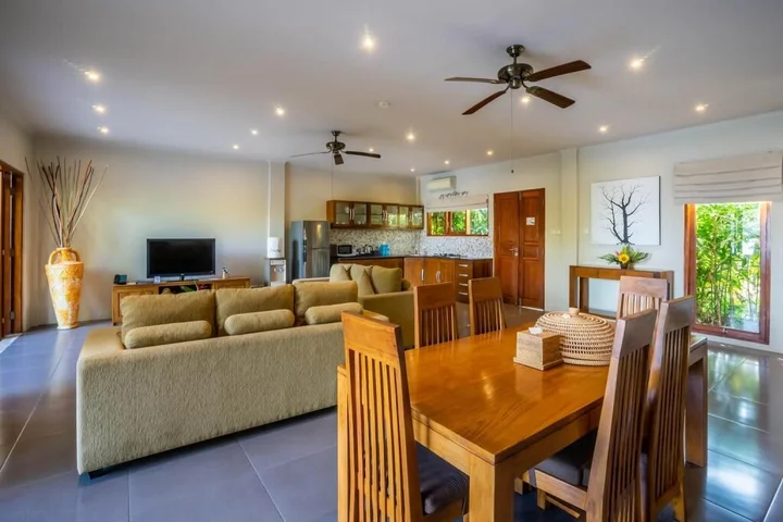 Каликбукбук: Lovina Beachhouse Villas
