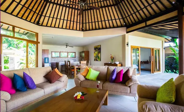 Каликбукбук: Lovina Beachhouse Villas