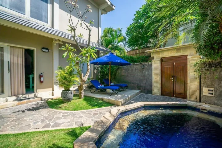 Каликбукбук: Lovina Beachhouse Villas
