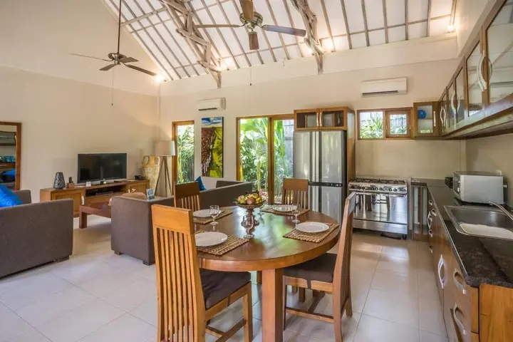 Каликбукбук: Lovina Beachhouse Villas