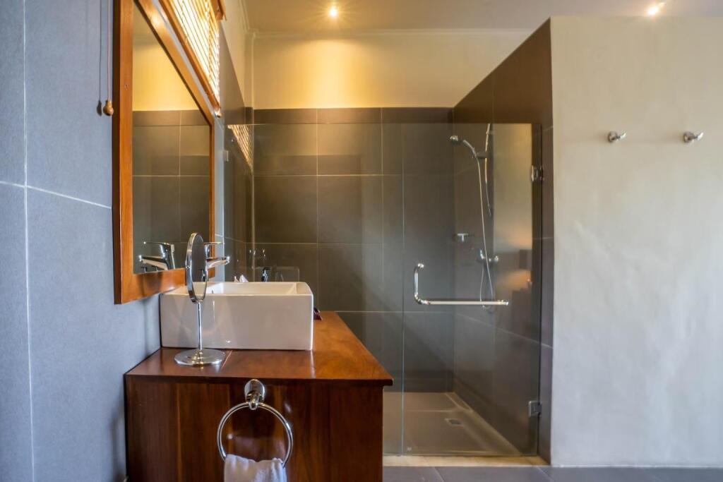 Каликбукбук: Lovina Beachhouse Villas