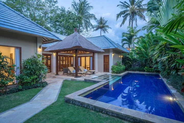 Каликбукбук: Lovina Beachhouse Villas