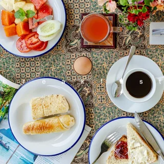 Петумбак: Deli River And Restaurant Omlandia