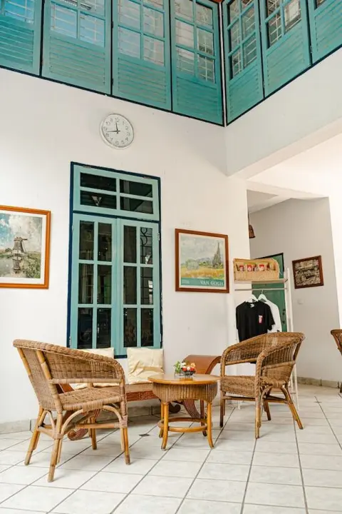 Петумбак: Deli River And Restaurant Omlandia