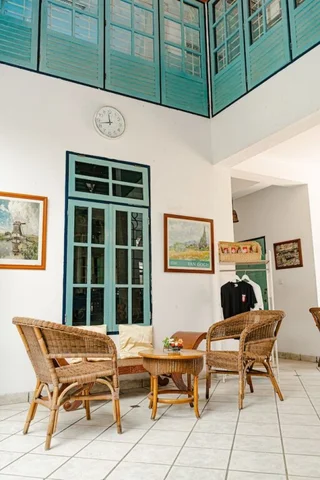 Петумбак: Deli River And Restaurant Omlandia