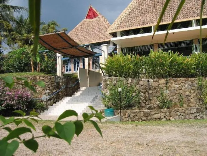 Петумбак: Deli River And Restaurant Omlandia