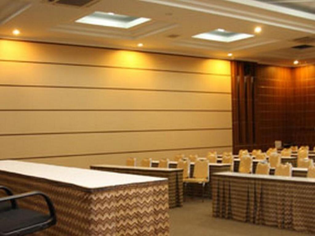 Суракарта: Riyadi Palace Hotel