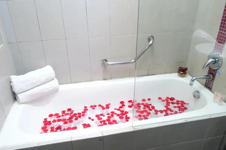 Тангеранг: J hotel