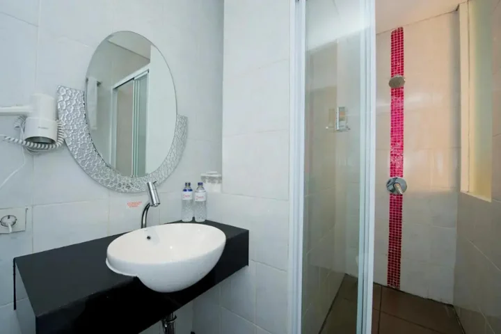Тангеранг: J hotel